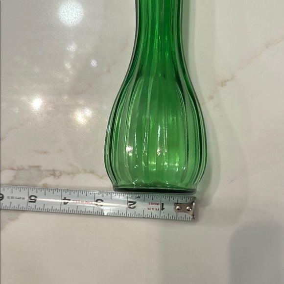2/$20 BUD VASE VINTAGE EMERALD GREEN RIBBED SCALLOPED MARKED 9” - Picture 7 of 7